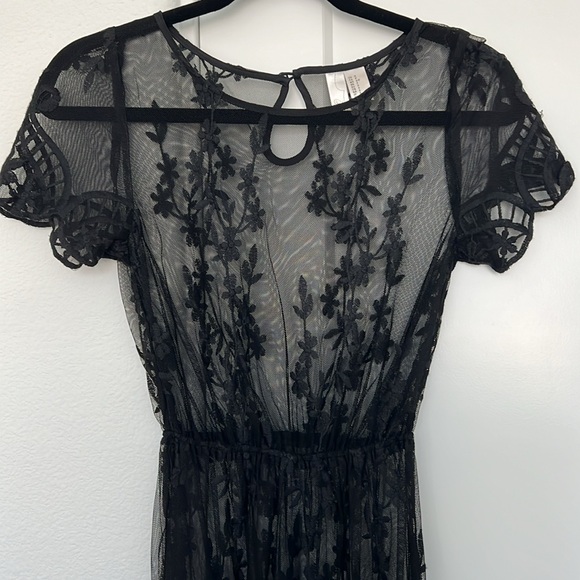 Forever 21 Black Lace Embroidered Midi Dress - Picture 2 of 9